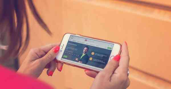 AI智能机器人审核信用卡